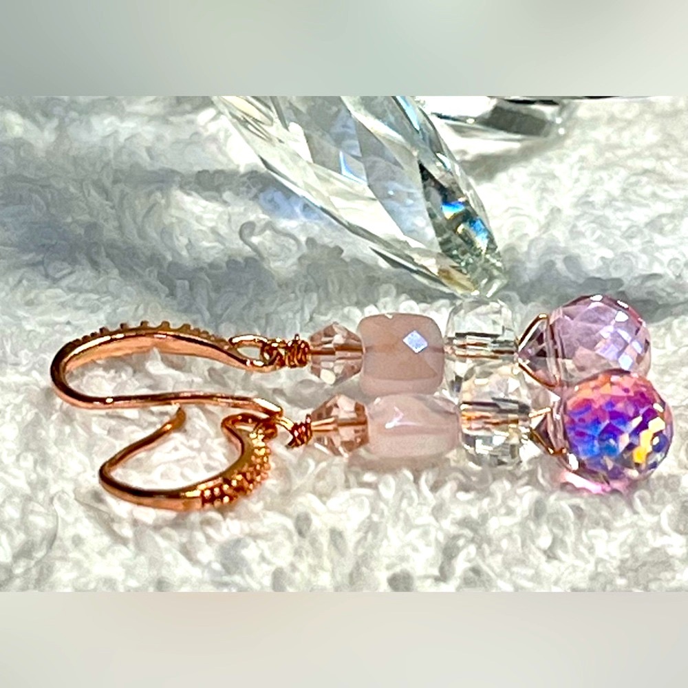 💙🦋Stunning pink and opal like Crystal and briolette earrings